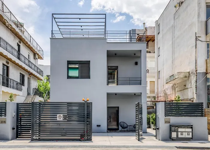 Spacious Flat With Courtyard And Private Parking!
