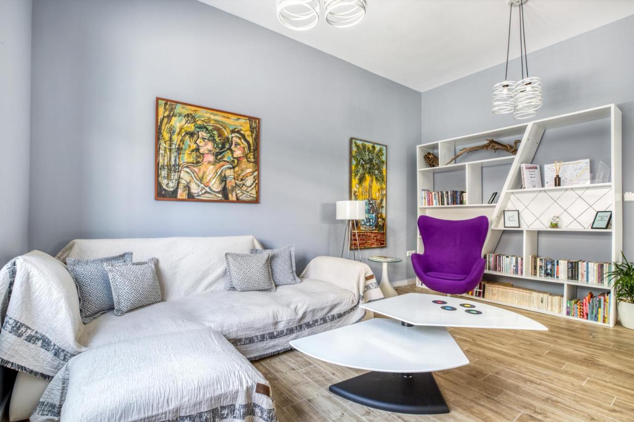 Spacious Flat With Courtyard And Private Parking! * Athens