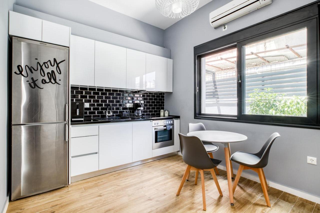 Spacious Flat With Courtyard And Private Parking! *