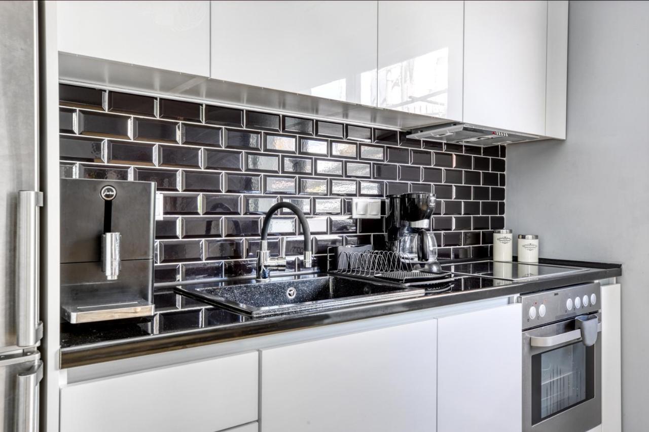 Apartment Spacious Flat With Courtyard And Private Parking! *