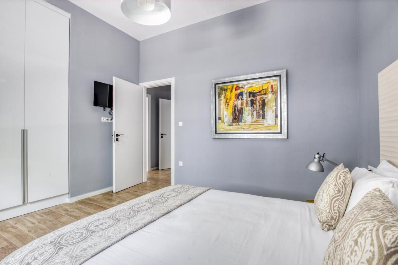 Spacious Flat With Courtyard And Private Parking!