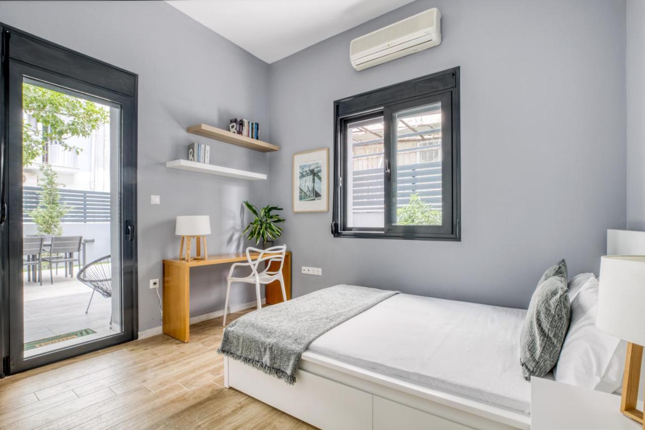 Spacious Flat With Courtyard And Private Parking! Athens