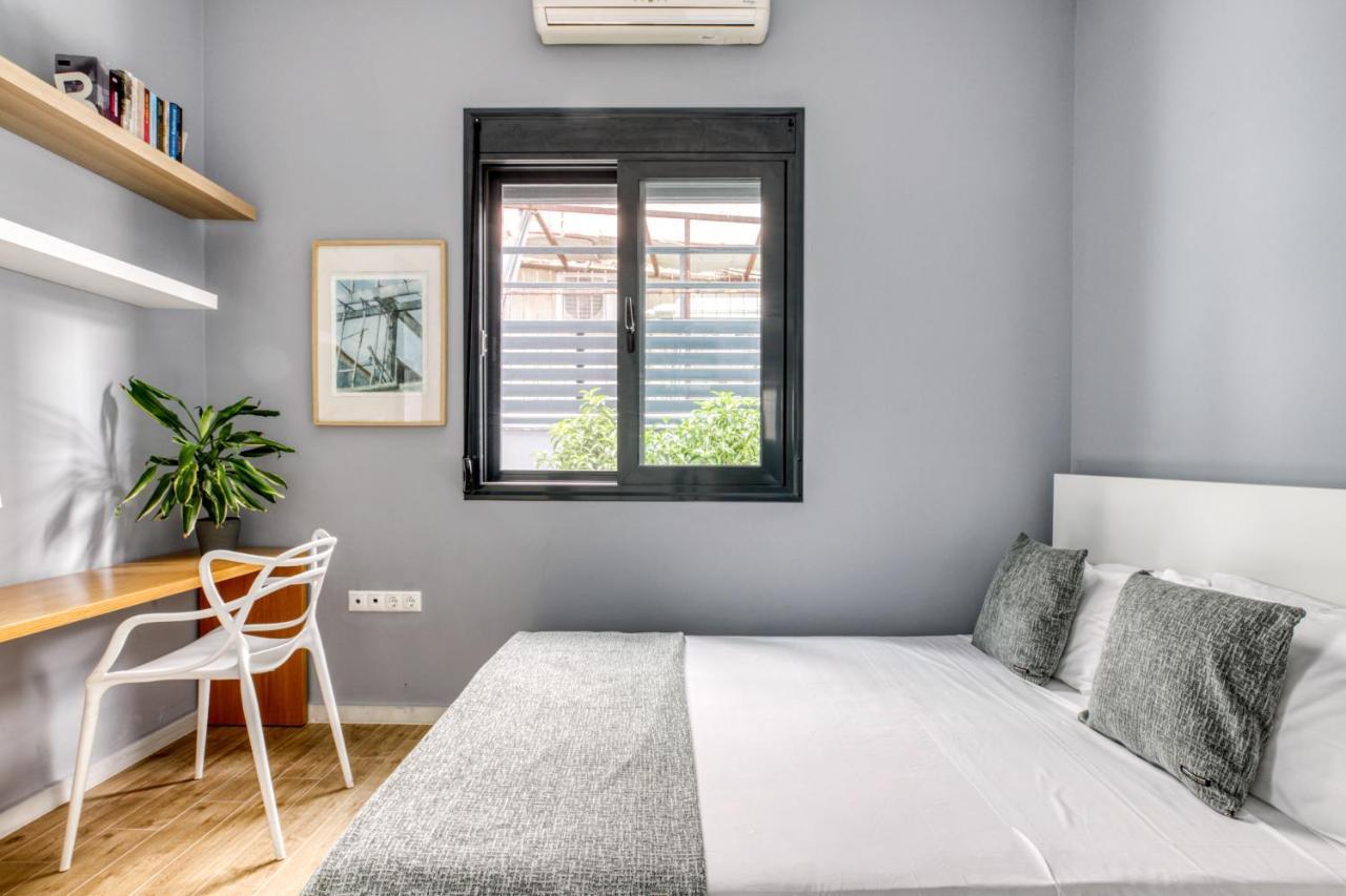 Spacious Flat With Courtyard And Private Parking! Apartment Athens