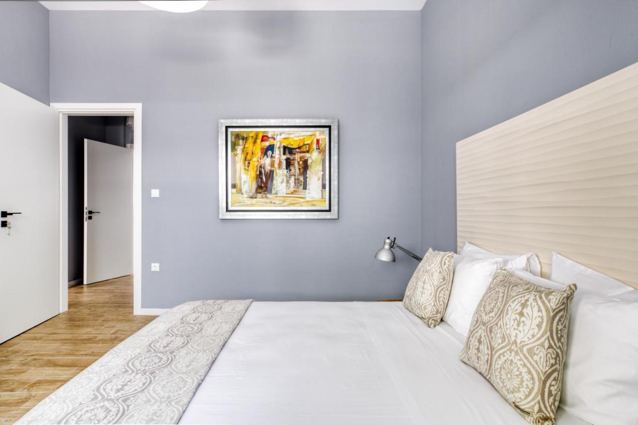 Spacious Flat With Courtyard And Private Parking!