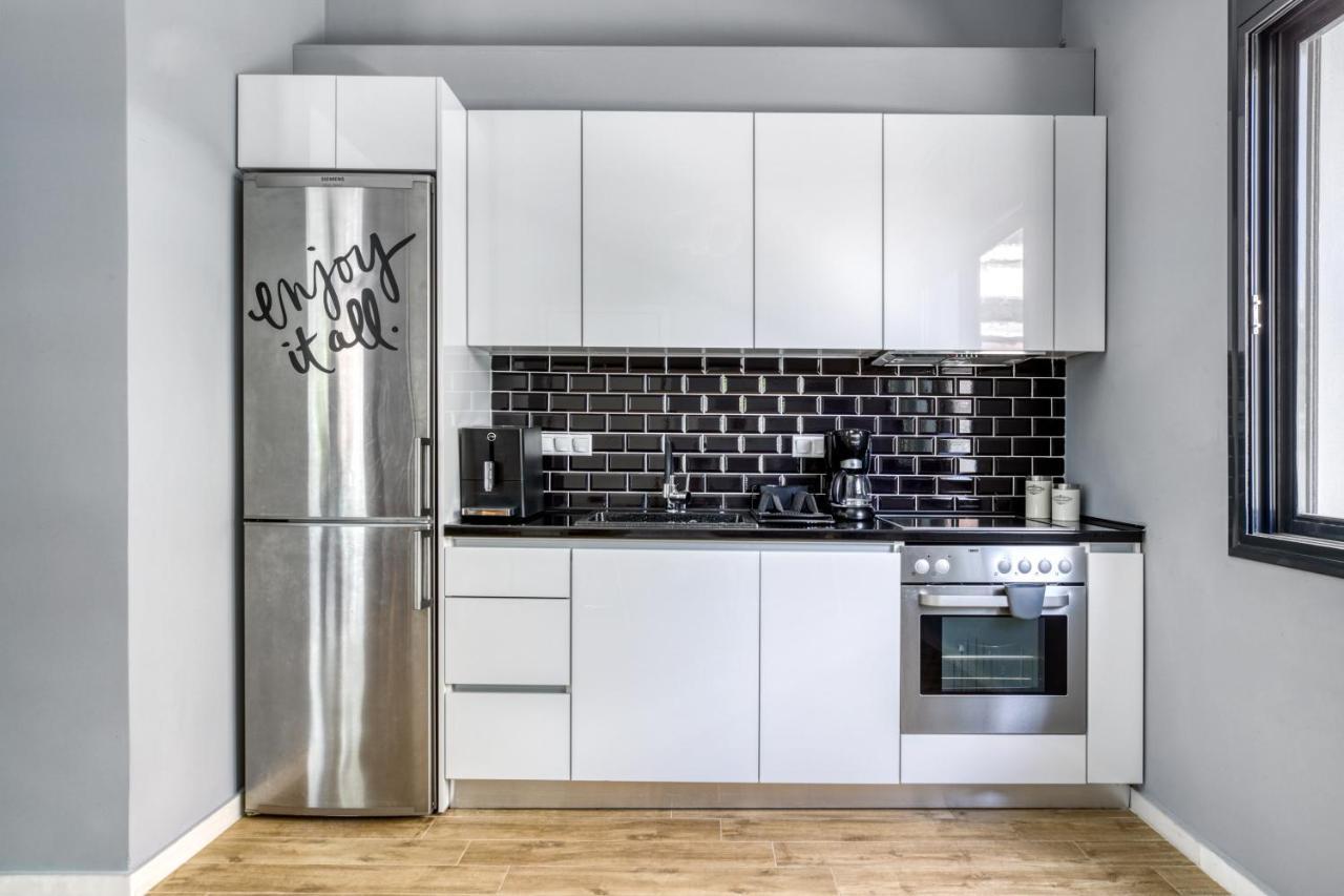 Spacious Flat With Courtyard And Private Parking! Athens