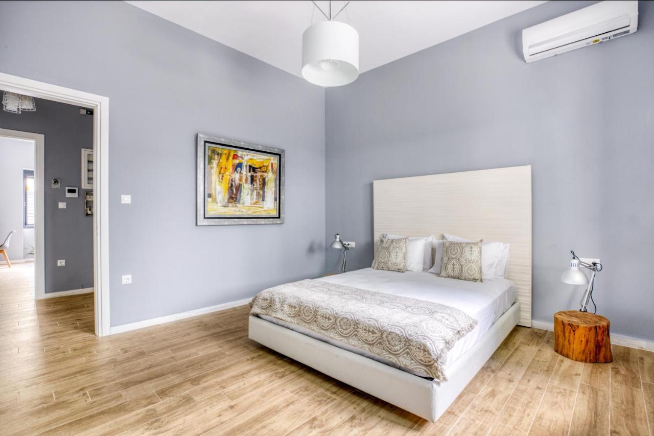 Apartment Spacious Flat With Courtyard And Private Parking! Athens