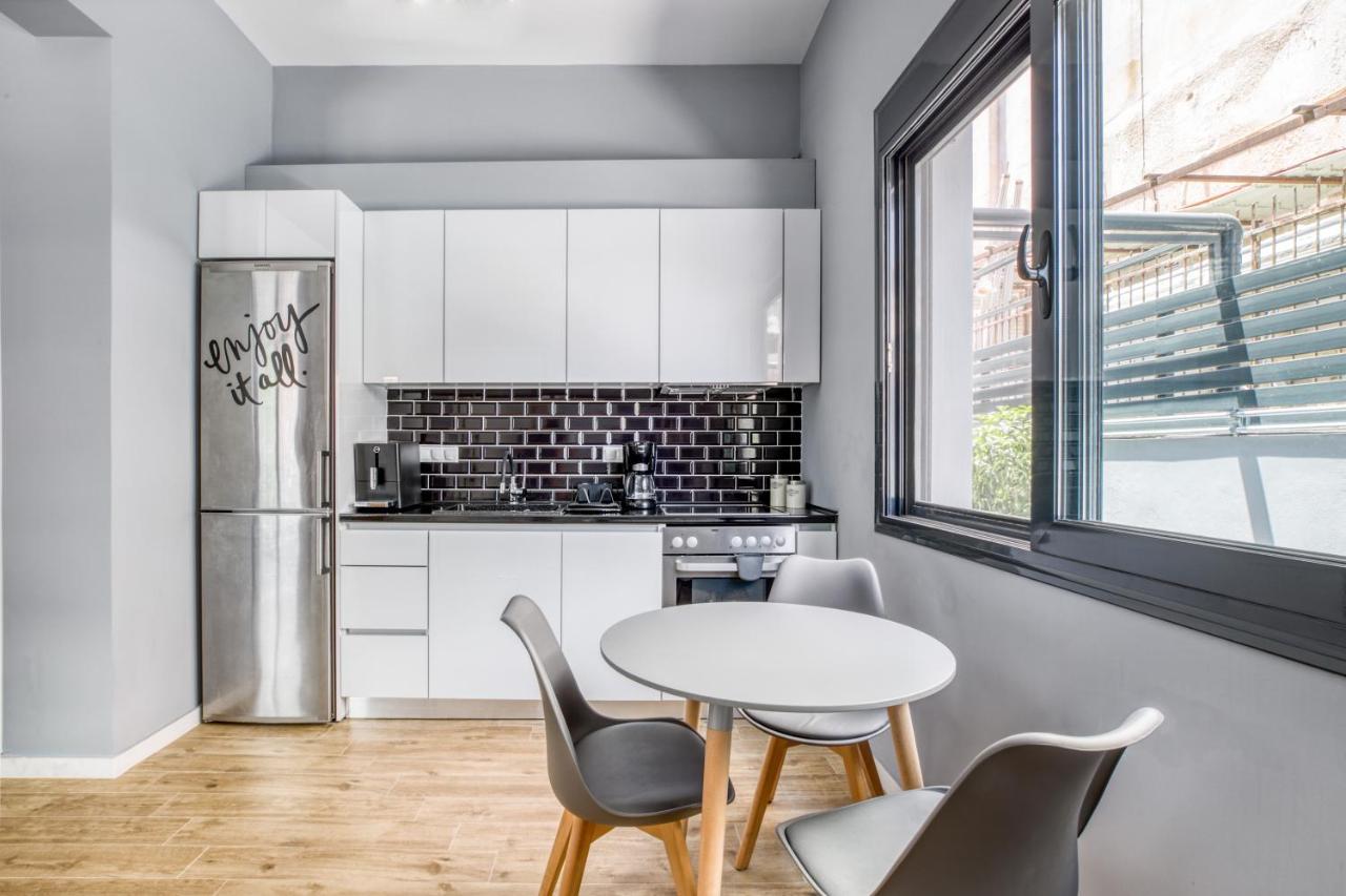 Spacious Flat With Courtyard And Private Parking! Apartment