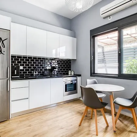 Spacious Flat With Courtyard And Private Parking! Athens Exterior photo