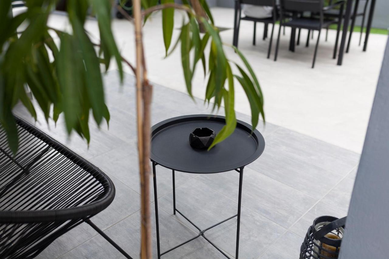 Spacious Flat With Courtyard And Private Parking!